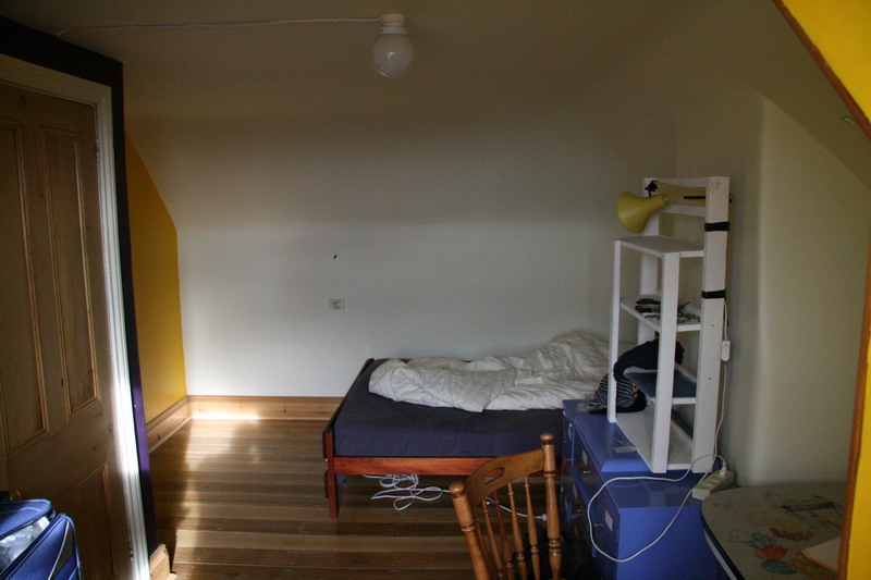 house_bedroom.JPG (98130 bytes)