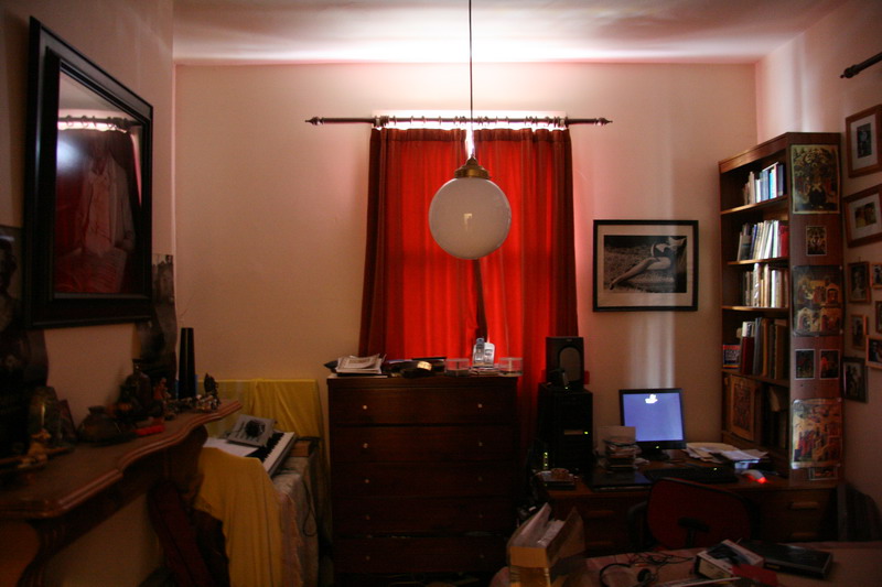 house_cabinet.JPG (107321 bytes)