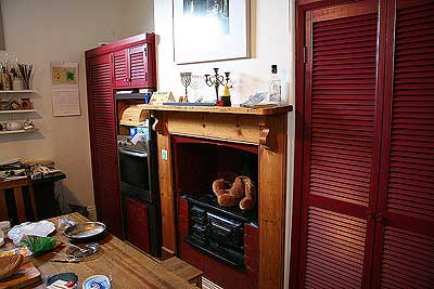 house_kitchen_sm.jpg (22943 bytes)